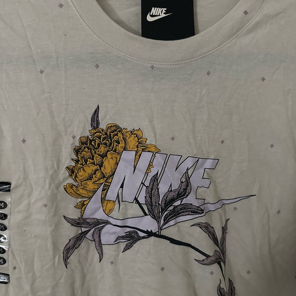 NIKE Graphic Shirt - Picture 2 of 2